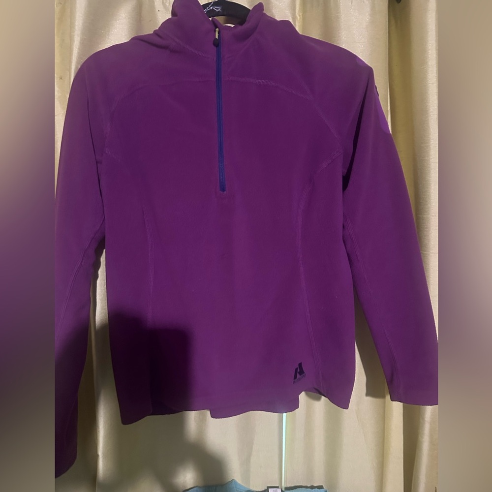 Eddie Bauer women’s athletic top size small excellent condition